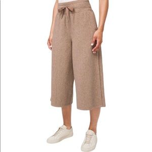 Lululemon retreat yourself wide leg cropped pants